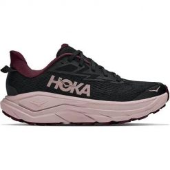 Buty do biegania damskie Hoka One One Challenger 8. Czarne buty do biegania Hoka One One, bez wzorów, bez zapięcia, do biegania. Za 949.00 zł.