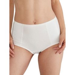 Bokserki modelujące w kolorze kremowym. Białe bokserki damskie Swegmark, Intimidea. W wyprzedaży za 49.95 zł.