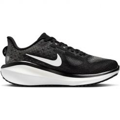 Buty do biegania damskie Nike Vomero 17. Czarne buty do biegania Nike, bez wzorów, z materiału, bez zapięcia, do biegania. Za 968.00 zł.