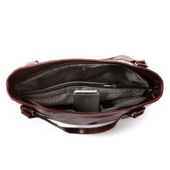 Skórzana torebka damska c.brązowa PAOLO PERUZZI GA317. Brązowe torebki klasyczne PAOLO PERUZZI, bez wzorów, ze skóry, bez dodatków. Za 499.99 zł.