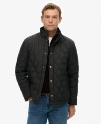 Superdry Pikowana kurtka Quilted Estate Country z recyklowanego poliestru. Czarne kurtki Superdry, s, z aplikacjami, z materiału, bez kaptura. Za 473.30 zł.