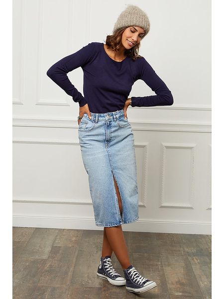 Soft Cashmere Sweter w kolorze granatowym rozmiar: 38/40. Niebieskie swetry Soft Cashmere, bez wzorów, z kaszmiru, klasyczne, bez ramiączek. Za 122.45 zł.