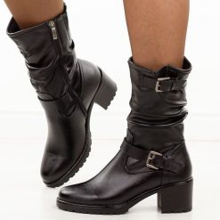 Czarne wyższe botki damskie Potocki 12706. Czarne botki POTOCKI, bez wzorów, z jeansu, eleganckie, z okrągłym noskiem, bez obcasa, bez zapięcia. Za 239.00 zł.
