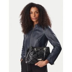 Torebka Armani Exchange. Czarne torebki klasyczne Armani Exchange, bez wzorów, klasyczne, bez dodatków. Za 804.99 zł.
