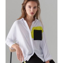 Koszula Fluo w bloki kolorów - Biały. Koszule marki Mohito. Za 119.99 zł.
