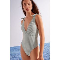 Women'secret jednoczęściowy strój kąpielowy RIVIERA kolor zielony miękka miseczka. Zielone stroje jednoczęściowe women'secret, bez wzorów. Za 229.99 zł.