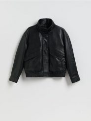 Kurtka z imitacji skóry - czarny. Czarne kurtki Reserved, l, bez wzorów, ze skóry, bez kaptura. Za 279.99 zł.