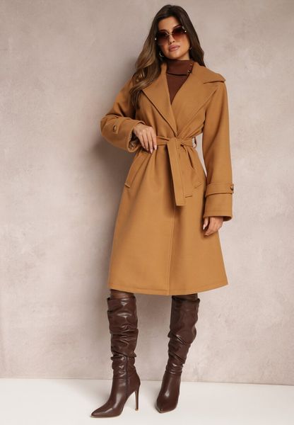 Ciemnobeżowy Długi Płaszcz Wiązany w Talii Materiałowym Paskiem z Ozodobnymi Guzikami na Rękawach Thakore. Brązowe płaszcze Renee, l, bez wzorów, z materiału, eleganckie, bez kaptura. Za 149.99 zł.