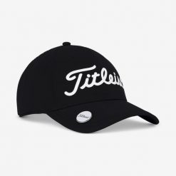 Czapka z daszkiem do golfa Titleist z magnesem na znacznik. Czapki z daszkiem TITLEIST, bez wzorów, z materiału, klasyczne. Za 119.99 zł.