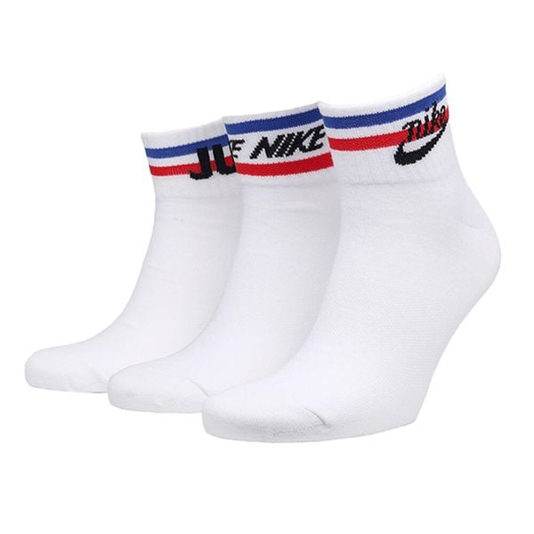 Skarpety Unisex Dla Dorosłych Essentials Everyday (zestaw 3 Sztuk). Białe skarpetki Nike, bez wzorów, trekkingowe. Za 137.99 zł.