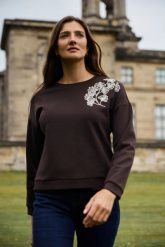 Bluza ozdobiona koralikami brązowa. Brązowe bluzy MOODO, m, bez wzorów, z bawełny, bez ramiączek, bez kaptura. Za 139.99 zł.