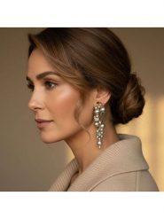 Otazu Pozłacane kolczyki-wkrętki z perełkami Swarovski rozmiar: onesize. Szare kolczyki Otazu, z perłą, pozłacane. Za 130.99 zł.