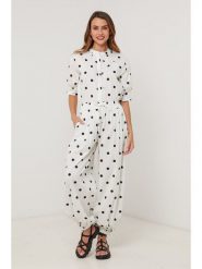 Lin Passion Spodnie materiałowe w kolorze białym rozmiar: 40/42. Białe spodnie materiałowe Lin Passion, bez wzorów, z bawełny, klasyczne, z standardowym stanem. Za 108.99 zł.