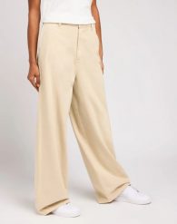LEE CHINO RELAXED DAMSKIE SPODNIE MATERIAŁOWE MATERIAŁ GREIGE 112349015 L34M016112. Chinosy Lee, bez wzorów, z materiału. Za 219.99 zł.