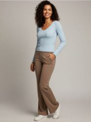 Bluzka z długim rękawem i koronką przy dekolcie - błękitny. Niebieskie bluzki Sinsay, l, bez wzorów, z koronki, bez kołnierzyka, bez ramiączek. Za 25.99 zł.