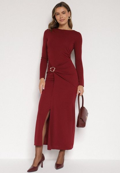 Bordowa Sukienka Koktajlowa z Aplikacją z Marszczeniem na Biodrach Rariana. Czerwone sukienki Born2be, na imprezę, l, z aplikacjami, eleganckie, bez kołnierzyka, bez ramiączek, maxi. Za 129.99 zł.