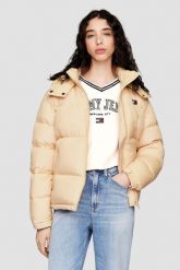 TOMMY JEANS Żółta pikowana damska kurtka. Żółte kurtki Tommy Jeans, s, bez wzorów, z jeansu, eleganckie, bez kaptura. W wyprzedaży za 659.99 zł.