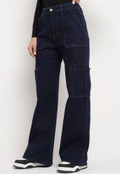 Granatowe Szerokie Jeansy Cargo z Bawełną Wysokim Stanem Ozdobiona Kieszeniami Herirra. Niebieskie jeansy Born2be, bez wzorów, z bawełny, eleganckie, z podwyższonym stanem, długie. Za 99.99 zł.