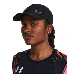 Damska czapka z daszkiem Under Armour Launch Adjustable. Czarne czapki z daszkiem Under Armour, bez wzorów, z materiału. Za 153.70 zł.
