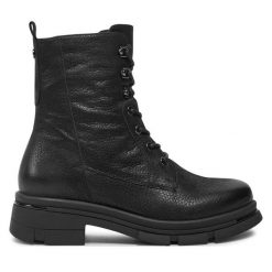 Trapery Caprice. Czarne traperki Caprice, bez wzorów, bez obcasa, bez zapięcia. Za 599.99 zł.
