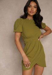 Jasnozielona Sukienka o Dopasowanym Kroju z Marszczeniem Redorielle. Zielone sukienki Renee, l, bez wzorów, eleganckie, bez kołnierzyka, bez ramiączek, mini, dopasowane. W wyprzedaży za 83.99 zł.