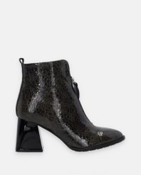 BOTKI NA OBCASIE W KOLORZE ZIELONYM 0085506 21101 KH. Zielone botki Venezia, bez wzorów, ze skóry, bez obcasa, na obcasie, bez zapięcia. Za 299.00 zł.