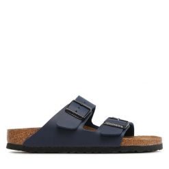 Klapki Birkenstock. Niebieskie klapki Birkenstock, bez wzorów, bez obcasa, bez zapięcia. Za 399.99 zł.