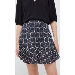 Sisley spódnica kolor czarny mini rozkloszowana. Czarne spódnice Sisley, bez wzorów, z tkaniny, mini, rozkloszowane. W wyprzedaży za 174.99 zł.