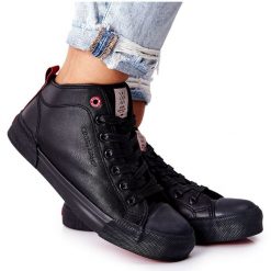Damskie Wysokie Trampki Cross Jeans II2R4032C Czarne. Czarne trampki bez wzorów, z jeansu, eleganckie, bez zapięcia. Za 205.59 zł.