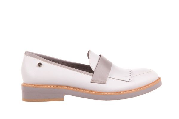 Mokasyny Bayla-156 3287 Bufino Bianco Mustang Szary/ Biały, Skóra naturalna - 40. Białe mokasyny Bayla, bez wzorów, ze skóry. W wyprzedaży za 134.10 zł.