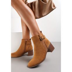 Brązowe Botki Eudonia. Brązowe botki Renee, bez wzorów, z okrągłym noskiem, za kostkę, bez obcasa, na obcasie, bez zapięcia. W wyprzedaży za 183.99 zł.
