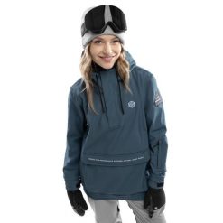 Damska kurtka snowboardowa Sporty zimowe SIROKO W3-W Celsius. Niebieskie kurtki narciarskie SIROKO, na zimę, bez wzorów, z softshellu, bez kaptura, narciarskie. W wyprzedaży za 297.00 zł.