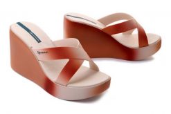 IPANEMA Colore Fem 83423 beige/brown, klapki damskie. Brązowe klapki Ipanema, bez wzorów, bez obcasa, bez zapięcia. Za 219.90 zł.