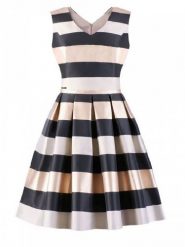 Sukienka Model Daisy Multicolor - Jersa. Sukienki Jersa, plus size, bez wzorów, z elastanu, bez kołnierzyka, plus size, bez ramiączek, dopasowane. Za 390.03 zł.