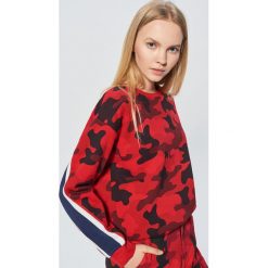 Bluza camo z kolekcji MIX and MATCH - Czerwony. Bluzy bez kaptura marki Cropp. W wyprzedaży za 59.99 zł.