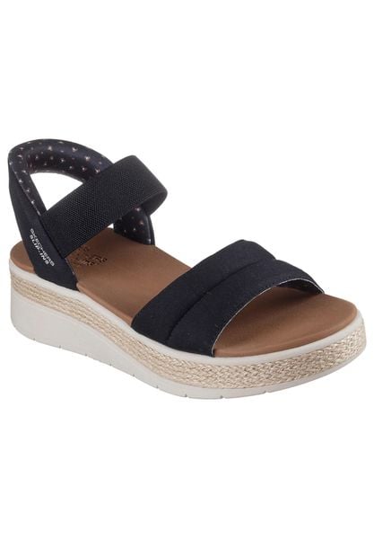 Sandały SKECHERS 114413S Czarny. Czarne sandały Skechers, bez wzorów, z materiału, bez obcasa, bez zapięcia. Za 219.99 zł.
