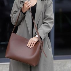 Shopper Solier FL40 Ellise c. brązowy. Brązowe shopper bag Solier, bez wzorów, ze skóry, biznesowe, na ramię, bez dodatków. Za 359.00 zł.