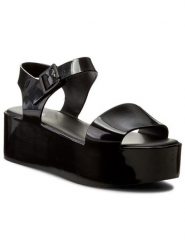 Melissa Sandały Mar Ad 31686 Czarny. Czarne sandały Melissa, bez wzorów, z tworzywa sztucznego, bez obcasa, na koturnie, bez zapięcia. Za 399.99 zł.