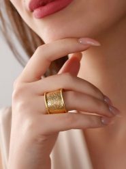 Nakkash Pozłacany pierścionek rozmiar: onesize. Żółte pierścionki Nakkash, pozłacane. Za 69.91 zł.