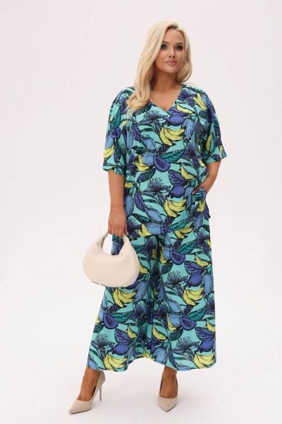 Wakacyjny miętowy komplet Tropica Lazurowe Owoce (bluzka + spódnico - spodnie) PLUS SIZE XXL OVERSIZE. Niebieskie bluzki Moda Size Plus Iwanek, l, bez wzorów, z bawełny, eleganckie, bez kołnierzyka, plus size, bez ramiączek. Za 379.90 zł.