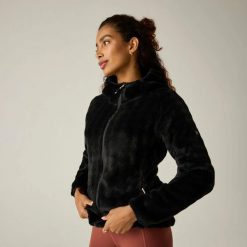 Damska bluza z kapturem Endra zapinana na suwak. Niebieskie bluzy z kapturem Regatta, na zimę, bez wzorów, z materiału, z kapturem, trekkingowe. Za 299.99 zł.