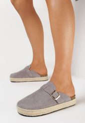 Szare Klapki Mule w Stylu Chodaków z Plecioną Podeszwą Esinna. Szare klapki Born2be, bez wzorów, eleganckie, bez obcasa, na płaskiej podeszwie, bez zapięcia. Za 79.99 zł.