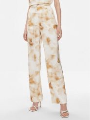 Calvin Klein Spodnie materiałowe K20K206884 Beżowy Regular Fit. Brązowe spodnie materiałowe Calvin Klein, bez wzorów, z materiału. Za 399.99 zł.