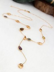 Pierres de Jade Pozłacany naszyjnik z elementami ozdobnymi - dł. 50 cm rozmiar: onesize. Brązowe naszyjniki Pierres de Jade, z materiału, z cyrkonią, pozłacane. Za 113.99 zł.