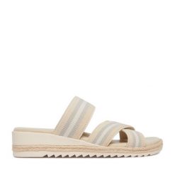 Klapki Go Soft. Brązowe klapki GO SOFT, bez wzorów, bez obcasa, bez zapięcia. Za 119.99 zł.