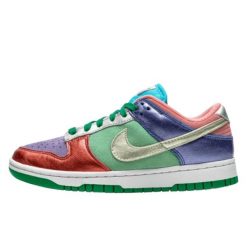 Buty do chodzenia dla dorosłych Nike Dunk Low Sunset Pulse. Białe buty do biegania Nike, bez wzorów, z materiału, bez zapięcia, do biegania. Za 1,762.83 zł.