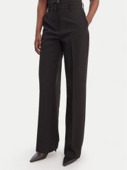 Guess Spodnie materiałowe W6RB02 WH9Y2 Czarny Regular Fit. Czarne spodnie materiałowe Guess, z aplikacjami, z materiału. Za 479.99 zł.