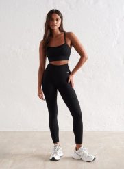 Damskie legginsy prążkowane, bezszwowe, wysoki stan, squat proof, petite czarne. Czarne legginsy AIM'N, bez wzorów, z dzianiny. Za 254.00 zł.