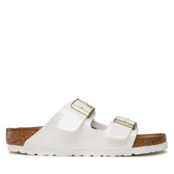 Klapki Birkenstock. Białe klapki Birkenstock, bez wzorów, bez obcasa, bez zapięcia. Za 449.99 zł.