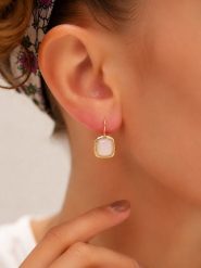 L'Atelier de Gaia Pozłacane kolczyki z tygrysim okiem rozmiar: onesize. Różowe kolczyki L'Atelier de Gaia, pozłacane. Za 85.95 zł.